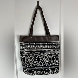 Stylish Black and White Geometric Tote Bag